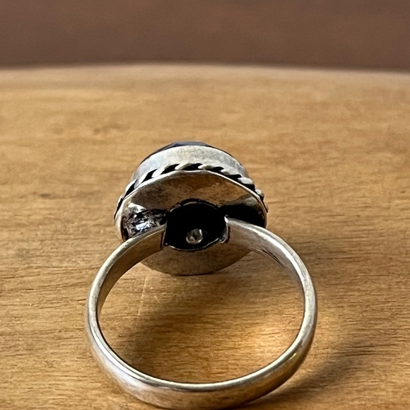 FACETED SAPPHIRE GEMSTONE RING STAMPED 925 SILVER PLATED SIZE 6.25 - Picture 7 of 10